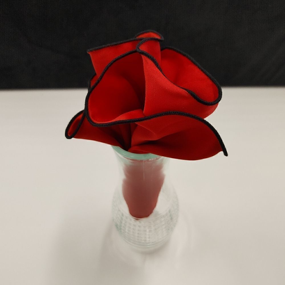 MEN'S ROUND HANKY POCKET SQUARE.